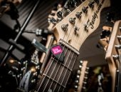 Gitaar spelen met plectrum