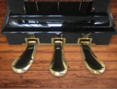 De drie piano-pedalen, waar dienen deze voor?