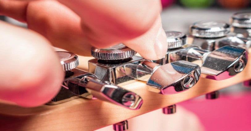 Comment remplacer les cordes d'une guitare électrique ?
