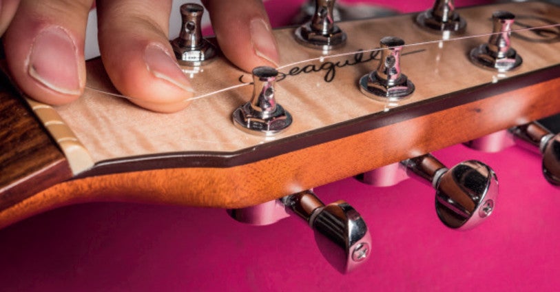 Comment remplacer les cordes d'une guitare électrique ?