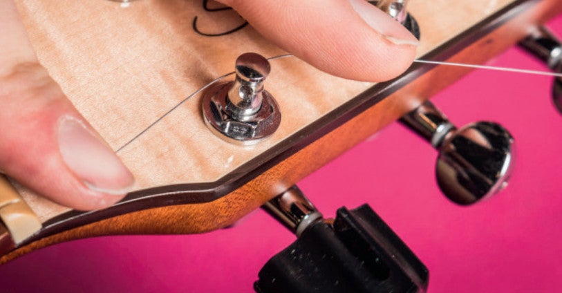Comment remplacer les cordes d'une guitare électrique ?