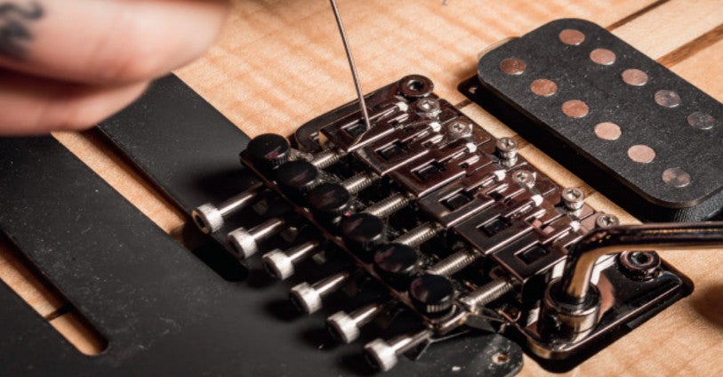 Comment remplacer les cordes d'une guitare électrique ?