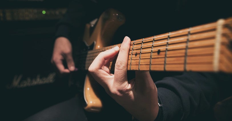 Apprendre les accords de guitare pour débutants - les barrées