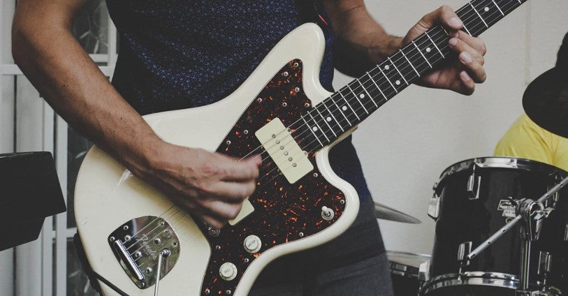 Gitaar leren spelen: notenschrift, akkoorden of tabs?