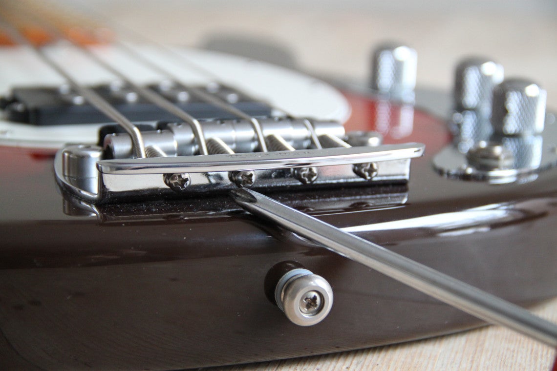 Basgitaar afstellen voor beginners