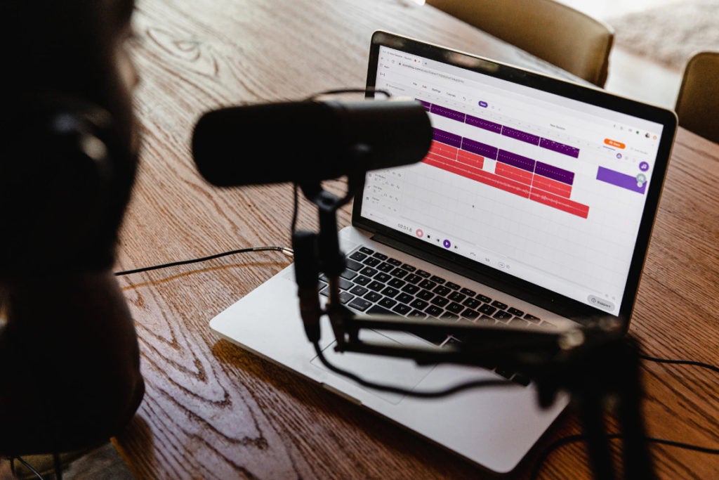 Hoe maak je een podcast? Leer alles over podcasten | Bax Music Blog