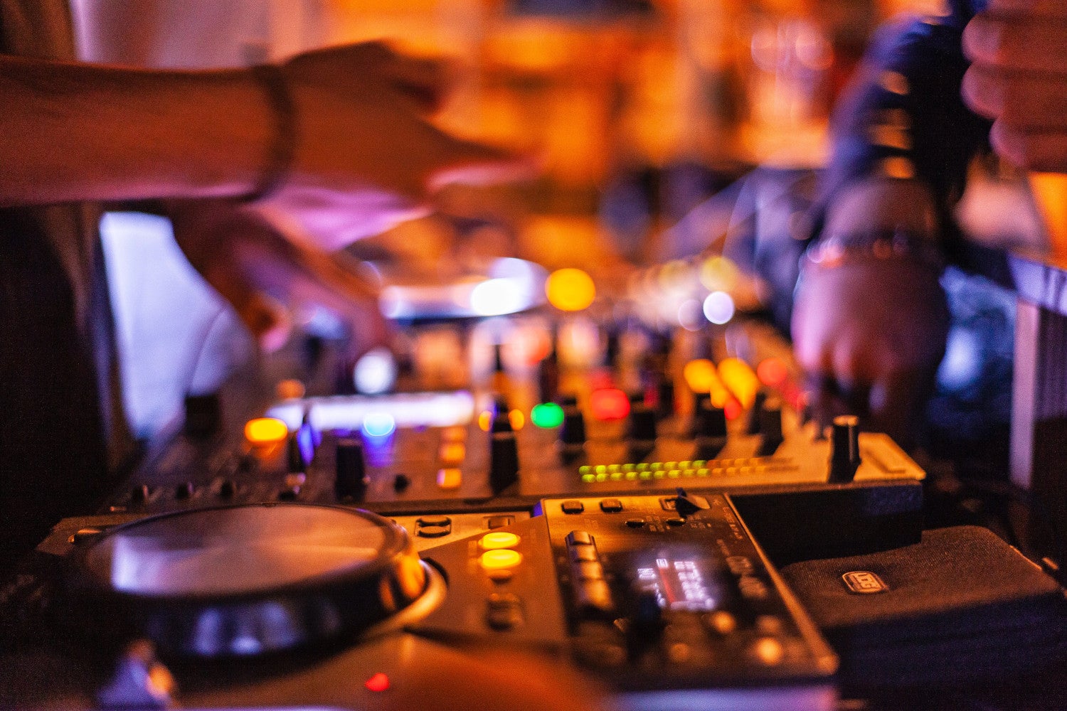 Playlist Tips for Wedding DJs