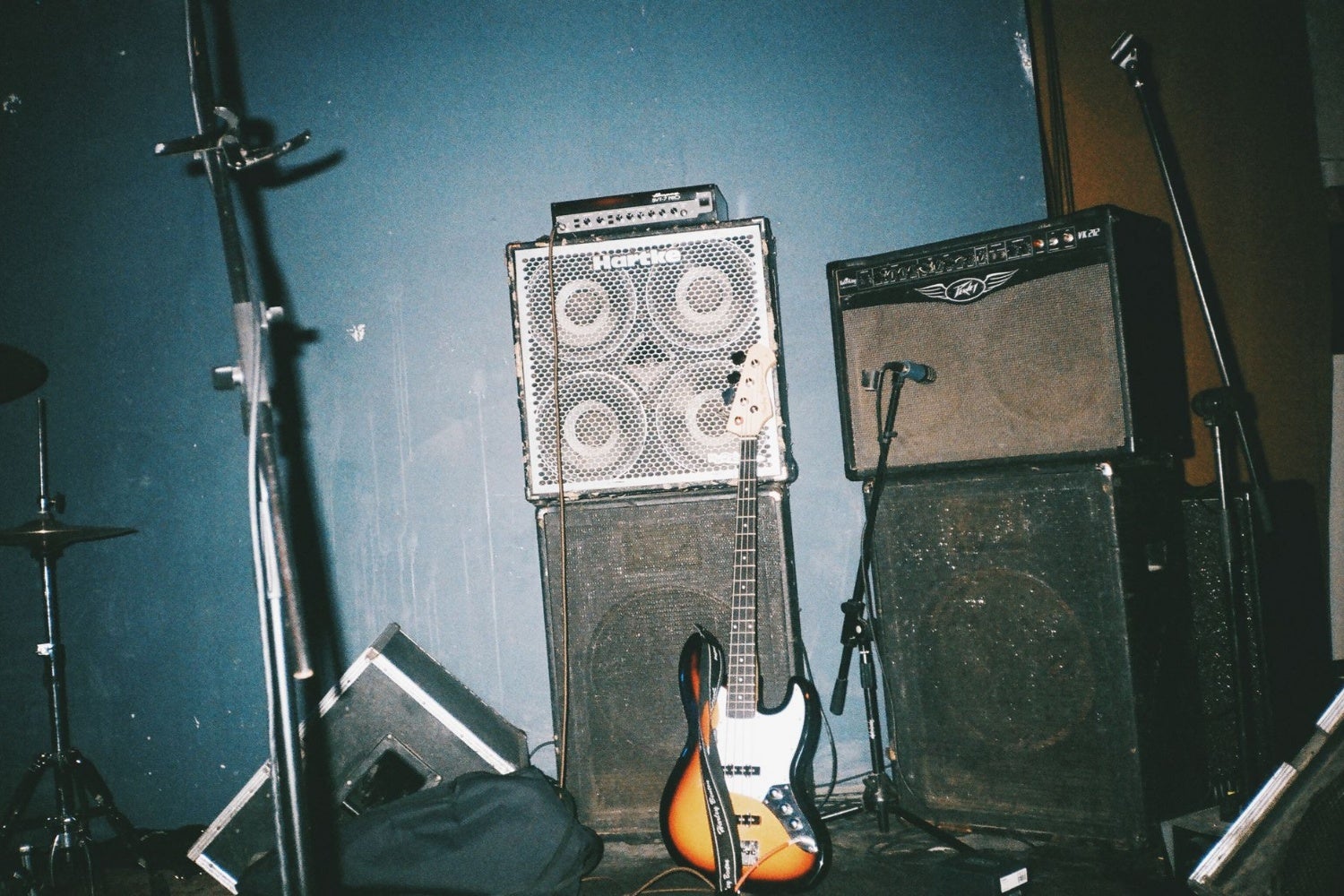 Basgitaar op een gitaarversterker (en andersom): kan dat kwaad?