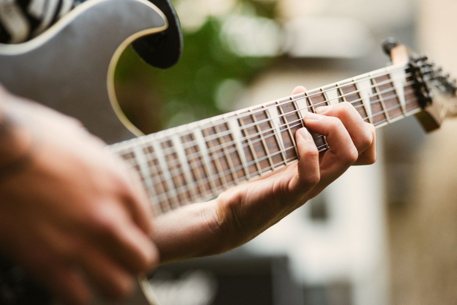 Elektrische gitaar of basgitaar: welk instrument past het best bij jou?