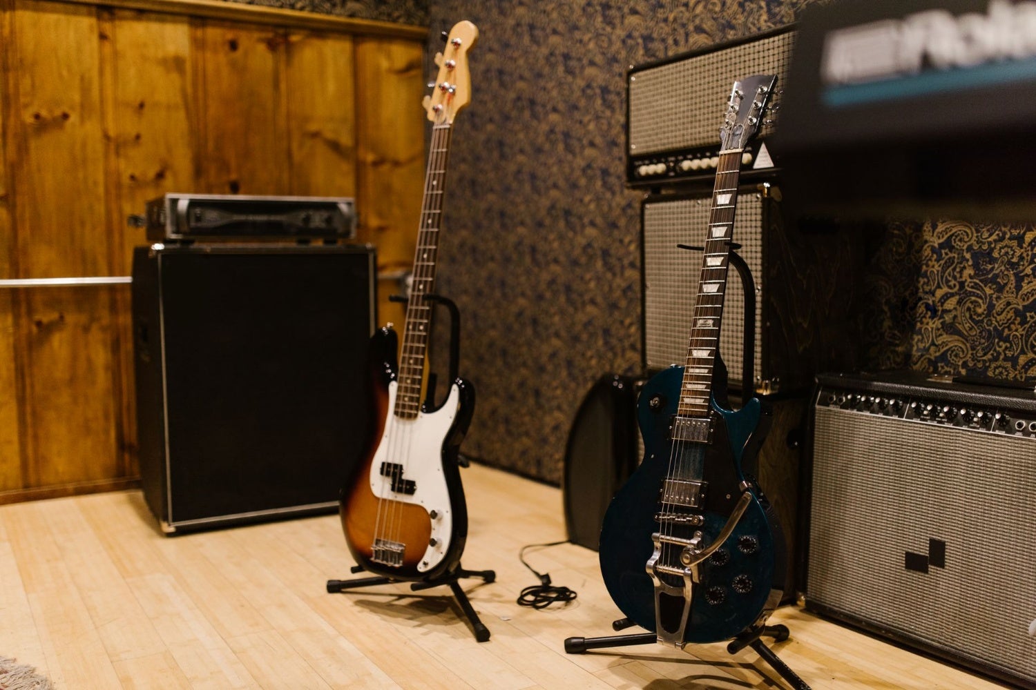 Elektrische gitaar of basgitaar: welk instrument past het best bij jou?