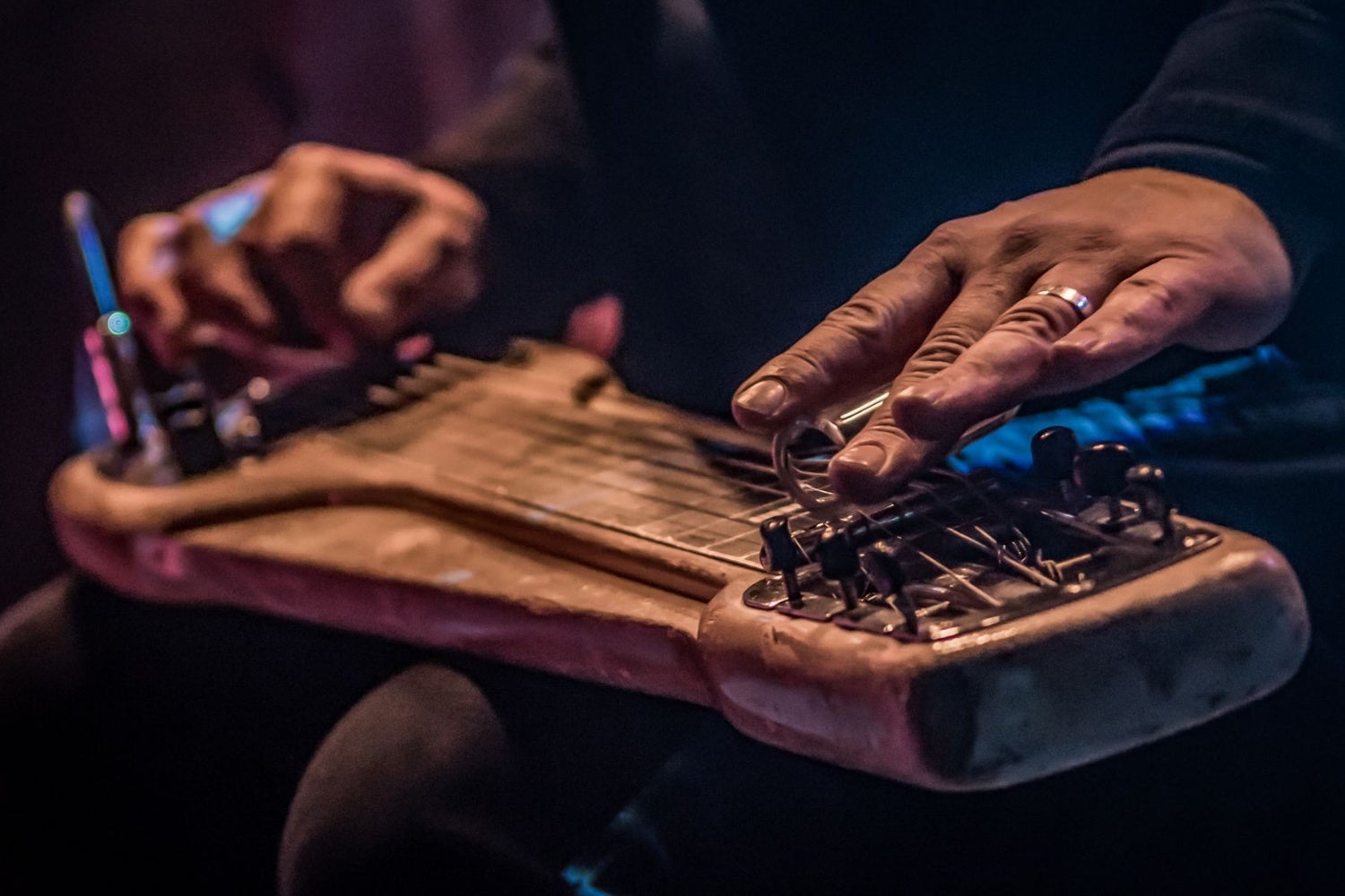 Gitaar slides: kies je voor glas, staal of messing?