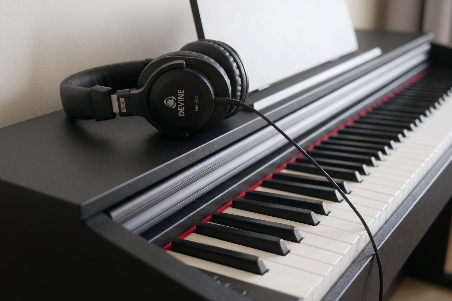 Welke koptelefoon past bij je digitale piano? Open, gesloten, impedantie en meer
