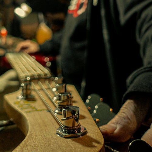 4. Kan ik een nieuw element makkelijk zelf in mijn basgitaar zetten? 4. Kan ik een nieuw element makkelijk zelf in mijn basgitaar zetten?