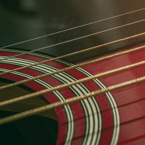 9. Welke snaren zetten we op de gitaar?