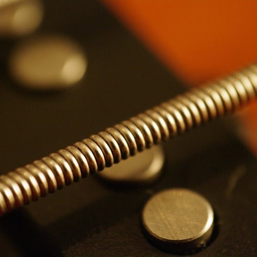 2. Hoeveel snaren moet ik vervangen op mijn basgitaar?