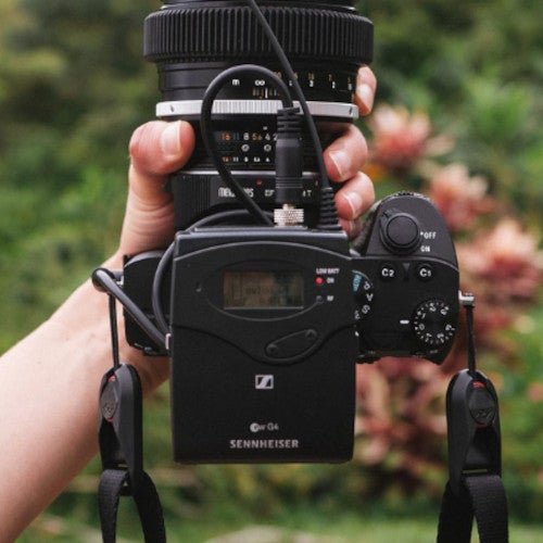 Hoe sluit ik een draadloze microfoon aan op een camera of recorder?