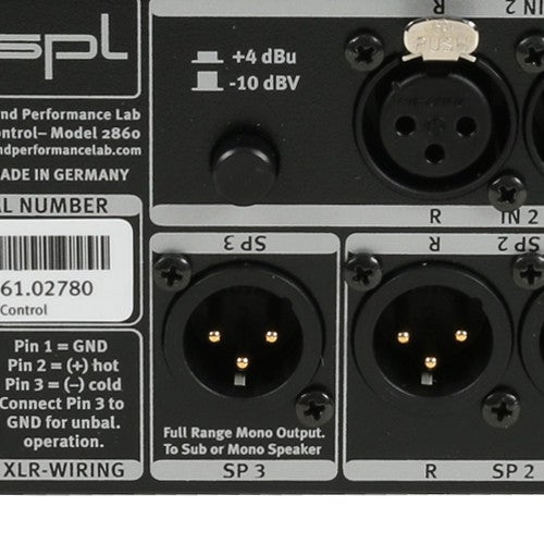 6. Kan ik een subwoofer aansluiten op een monitor controller?