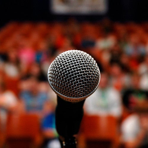 2. Is er een verschil tussen een zangmicrofoon en een spraakmicrofoon?